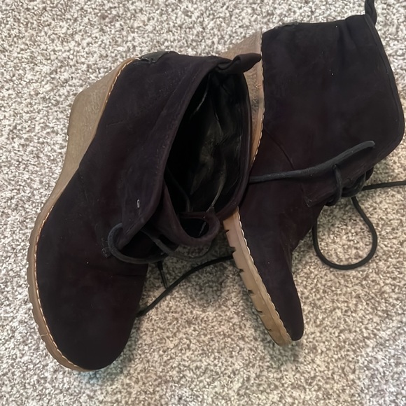 Wedge lace up boot...worn inside but still in good shape - Picture 2 of 4